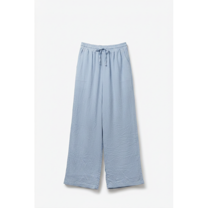 lightwieght pants with a crinkled texture in light blue 
